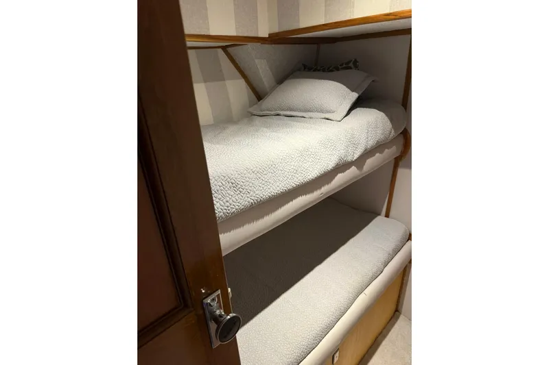  Yacht Photos Pics Bunk beds in 1989 Buddy Davis 61 yacht cabin, featuring cozy white bedding.