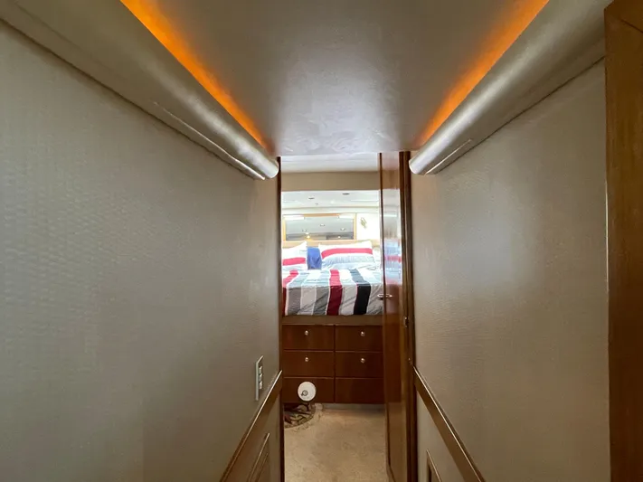  Yacht Photos Pics Narrow hallway leading to a cozy bedroom in a 1998 Bayliner 4788 Pilot House Motoryacht.