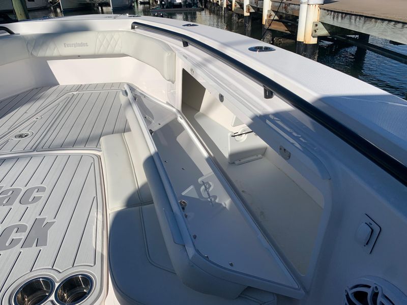 2022 Everglades 365 CC