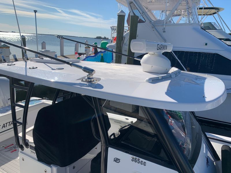 2022 Everglades 365 CC