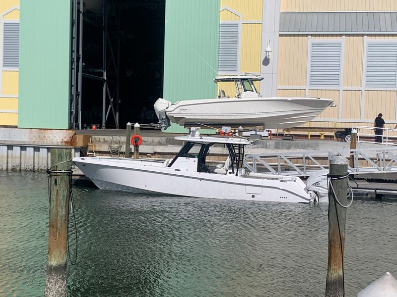 2022 Everglades 365 CC
