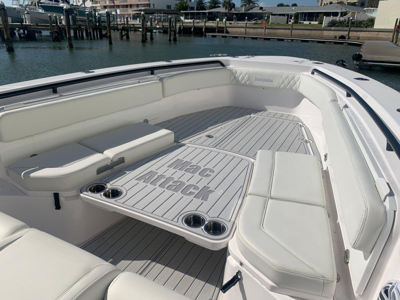 2022 Everglades 365 CC