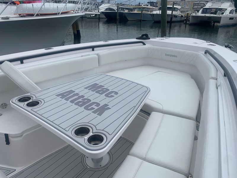 2022 Everglades 365 CC