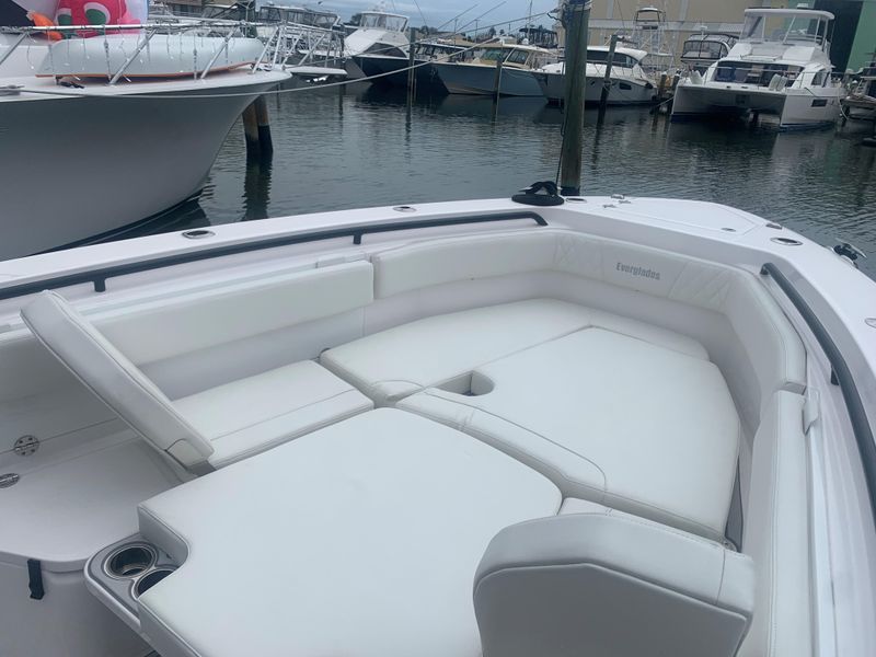 2022 Everglades 365 CC