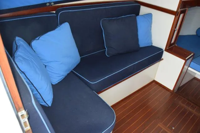 Rampage Yacht Photos Pics L-shape settee to portside
