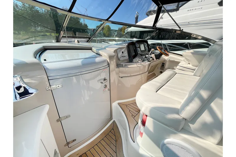  Yacht Photos Pics 2004 Searay 420 Sundancer yacht cockpit with leather seating and modern navigation controls.