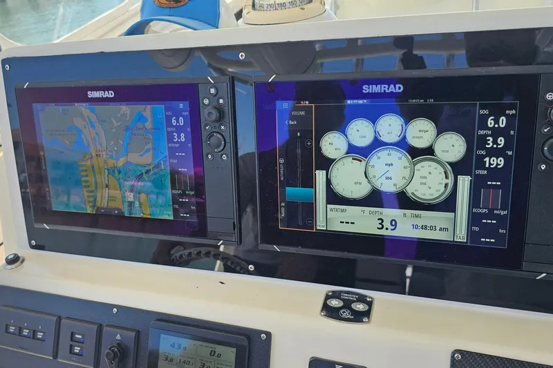  Yacht Photos Pics Simrad navigation displays on 2008 Hydra-Sports Vector 3500 VX boat dashboard.