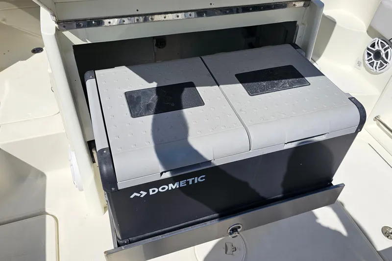  Yacht Photos Pics 2008 Hydra-Sports Vector 3500 VX with Dometic cooler in storage compartment.