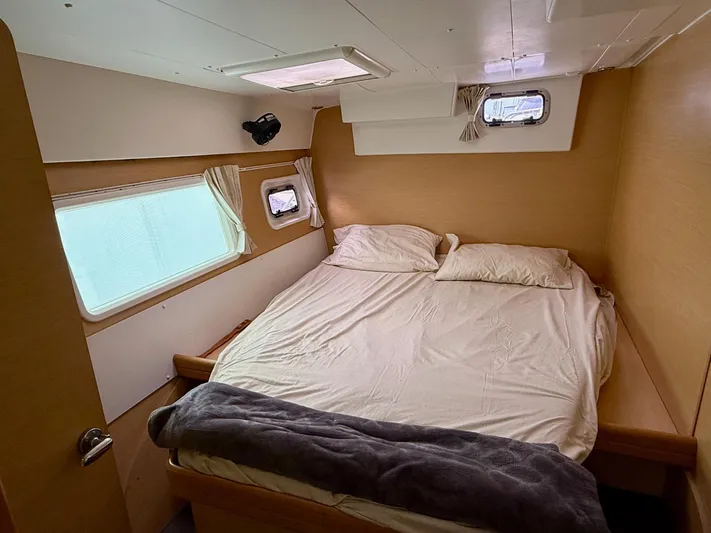 Road Less Travelled Yacht Photos Pics 