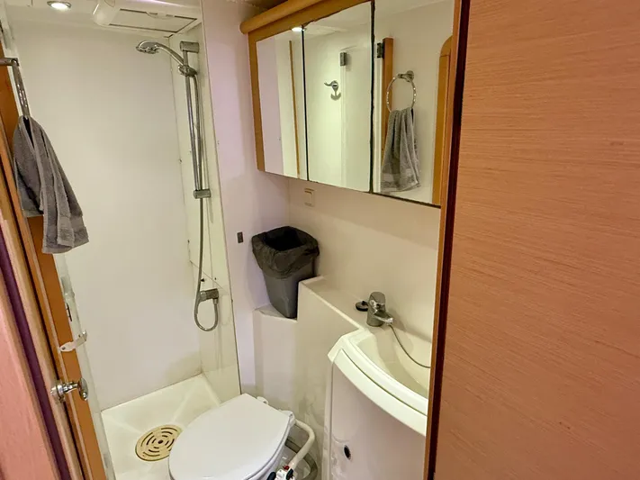 Road Less Travelled Yacht Photos Pics 