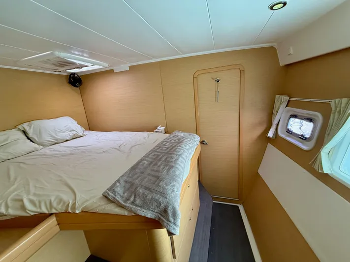 Road Less Travelled Yacht Photos Pics 