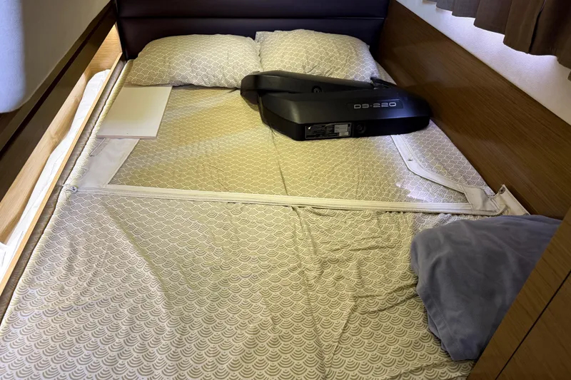 Ohana Yacht Photos Pics Cozy cabin bed in 2015 Fountaine Pajot Summerland 40 LC yacht interior.