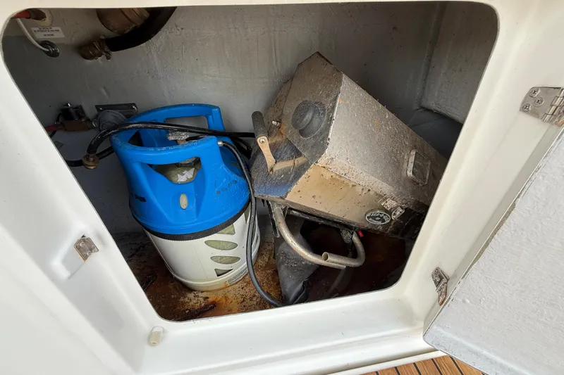 Ohana Yacht Photos Pics Gaz BBQ