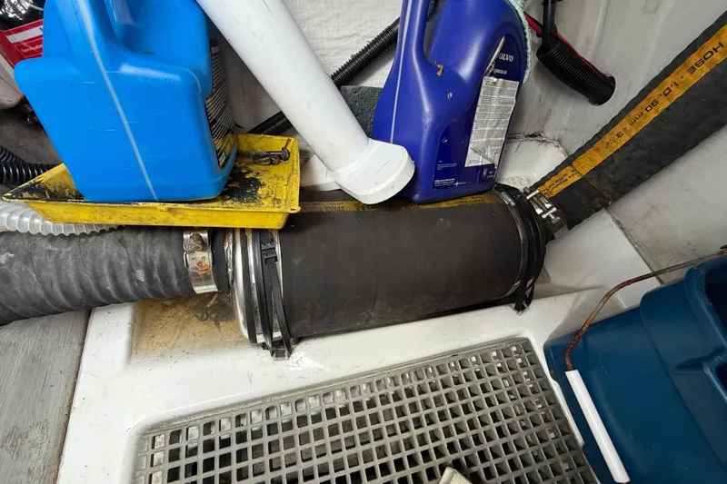 Ohana Yacht Photos Pics Engine room - Port