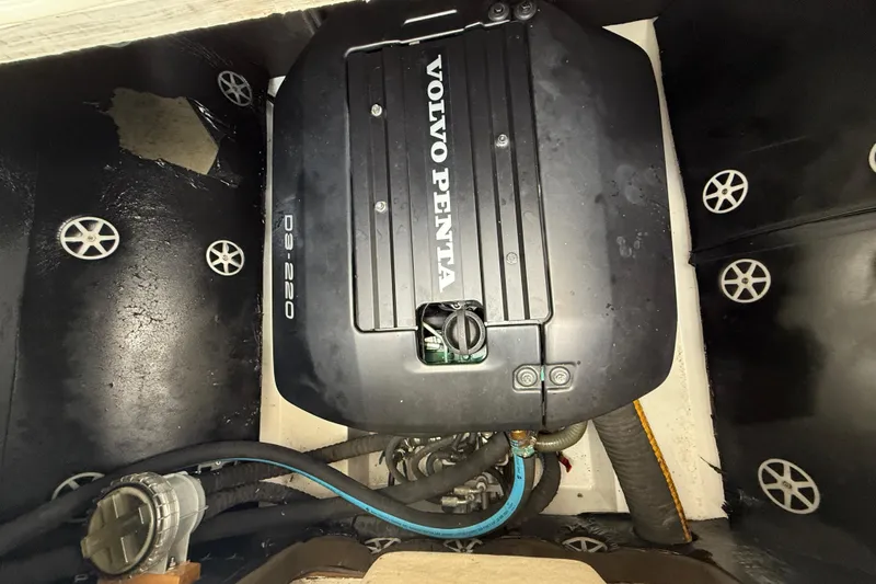 Ohana Yacht Photos Pics Volvo engine Port