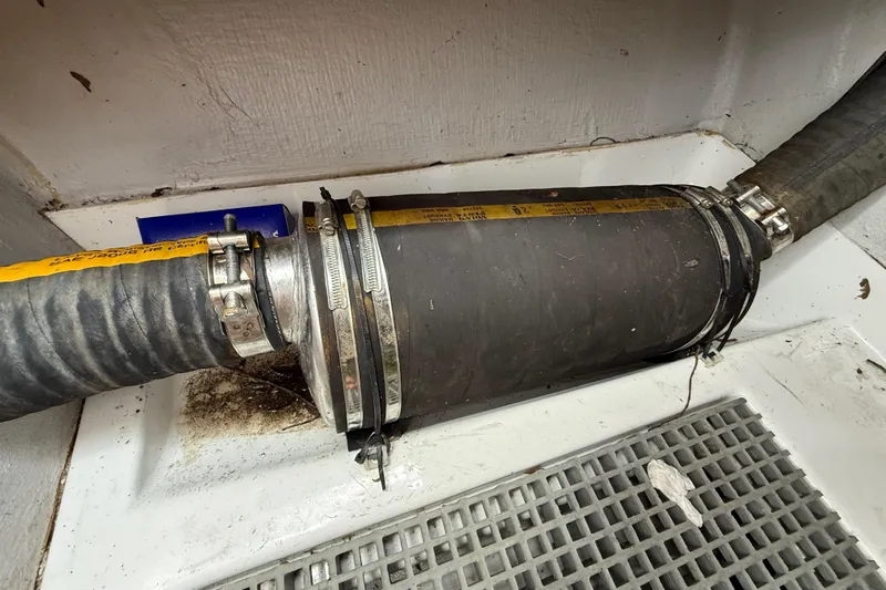 Ohana Yacht Photos Pics Engine Room STBD