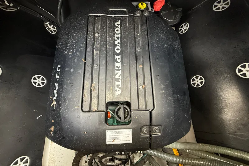 Ohana Yacht Photos Pics Volvo Engine STBD