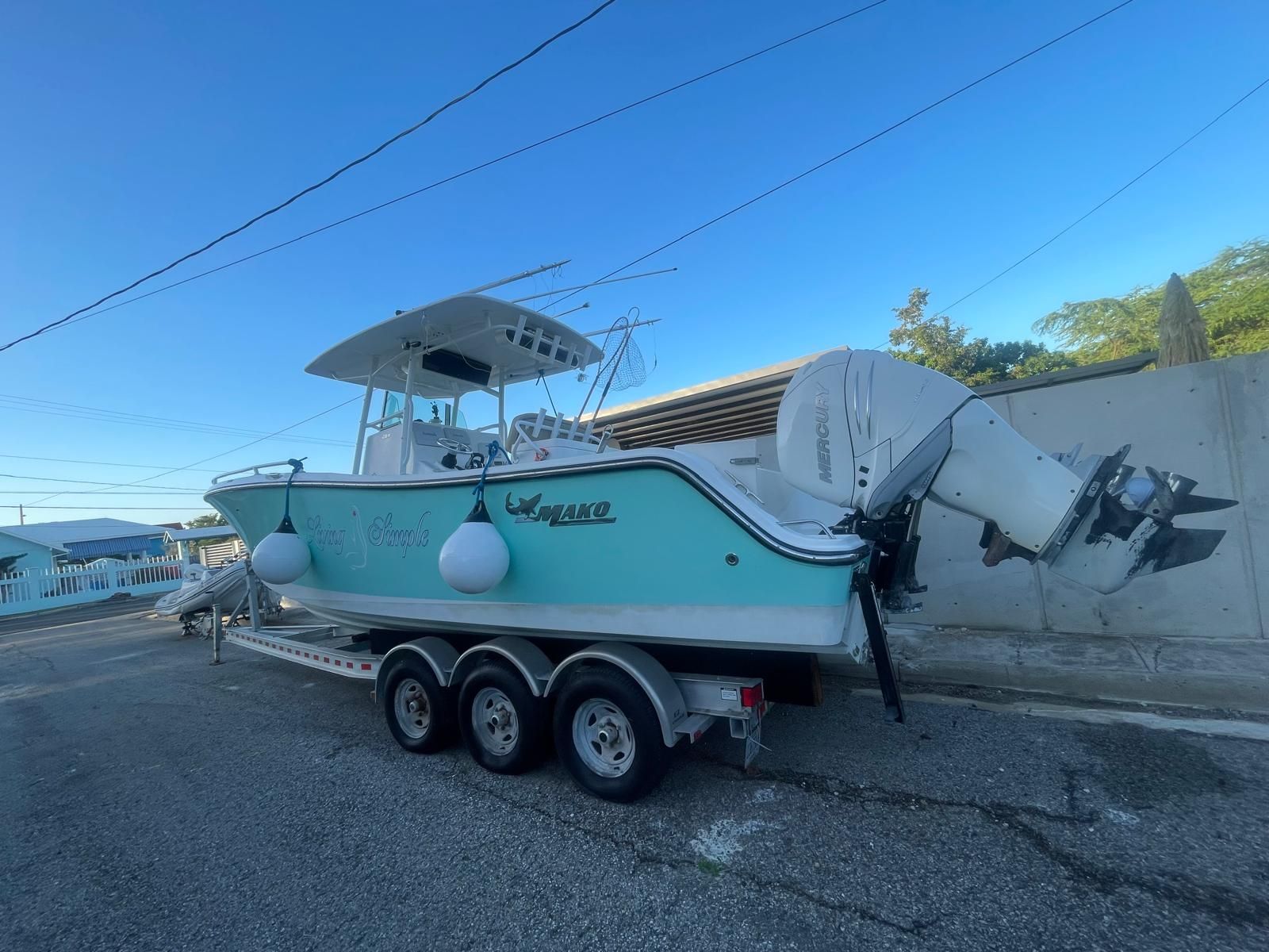 Mako 284 Center Console