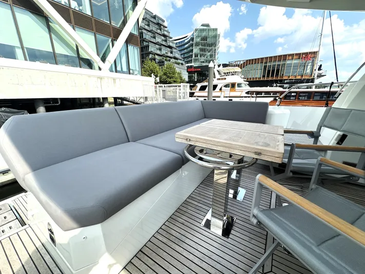  Yacht Photos Pics 2023 Prestige Yachts 520 S