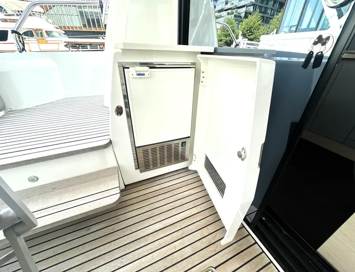  Yacht Photos Pics 2023 Prestige Yachts 520 S