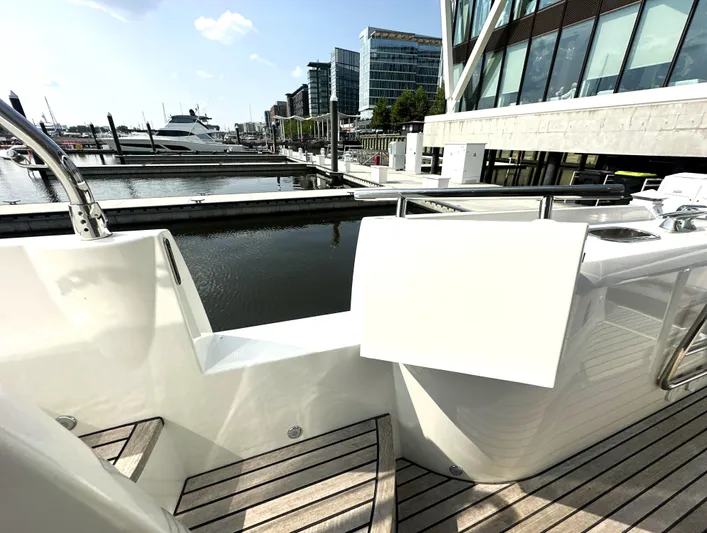  Yacht Photos Pics 2023 Prestige Yachts 520 S