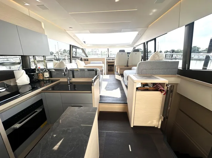  Yacht Photos Pics 2023 Prestige Yachts 520 S