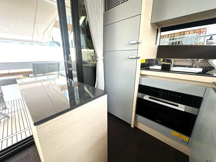  Yacht Photos Pics 2023 Prestige Yachts 520 S