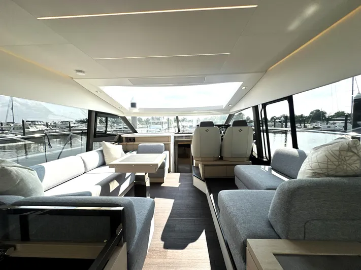  Yacht Photos Pics 2023 Prestige Yachts 520 S