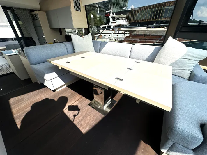  Yacht Photos Pics 2023 Prestige Yachts 520 S