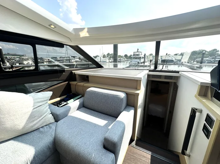  Yacht Photos Pics 2023 Prestige Yachts 520 S