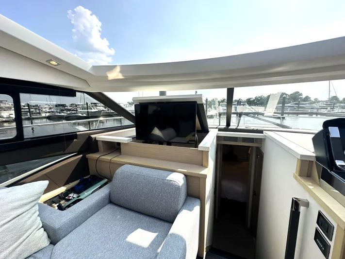  Yacht Photos Pics 2023 Prestige Yachts 520 S