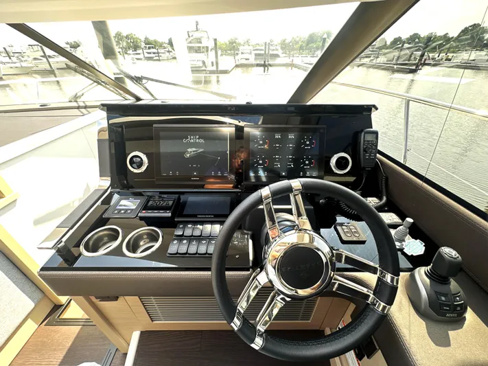  Yacht Photos Pics 2023 Prestige Yachts 520 S