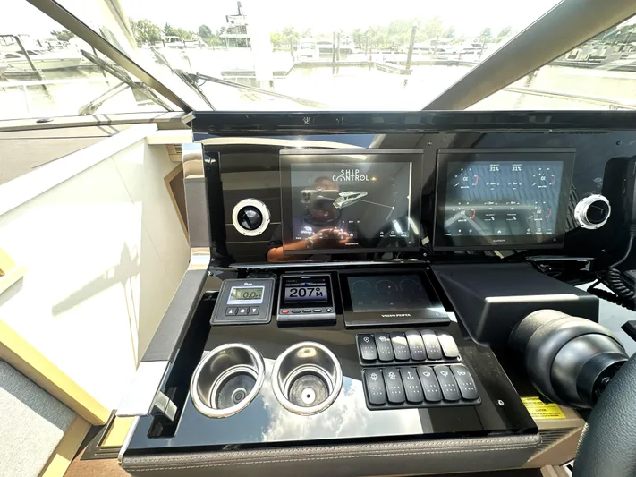  Yacht Photos Pics 2023 Prestige Yachts 520 S