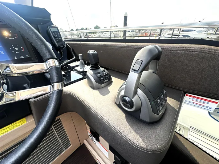  Yacht Photos Pics 2023 Prestige Yachts 520 S