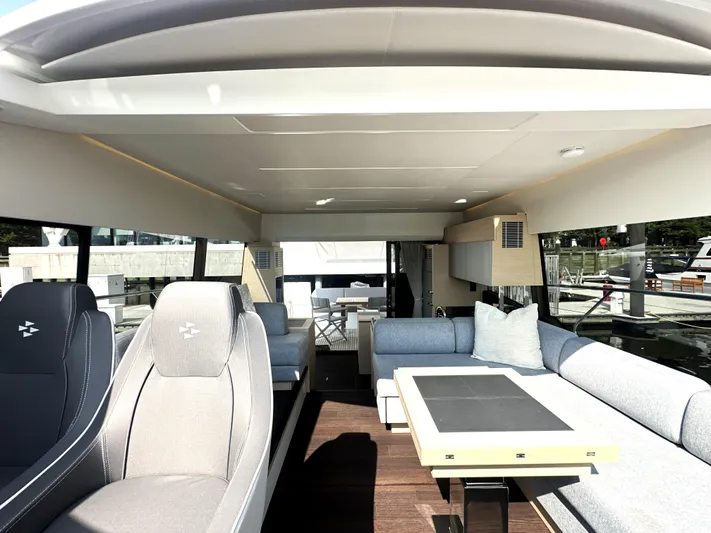  Yacht Photos Pics 2023 Prestige Yachts 520 S