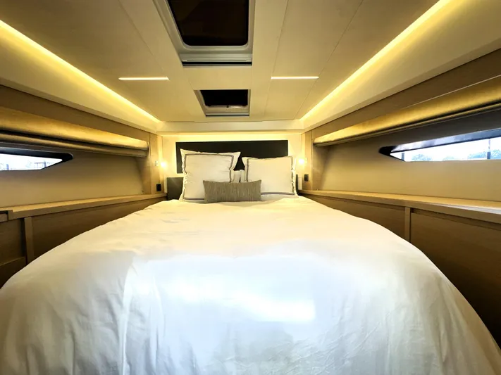  Yacht Photos Pics 2023 Prestige Yachts 520 S