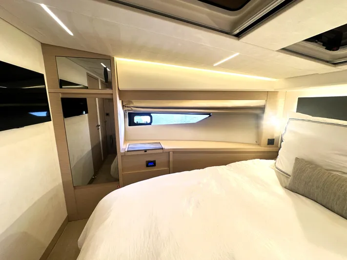  Yacht Photos Pics 2023 Prestige Yachts 520 S