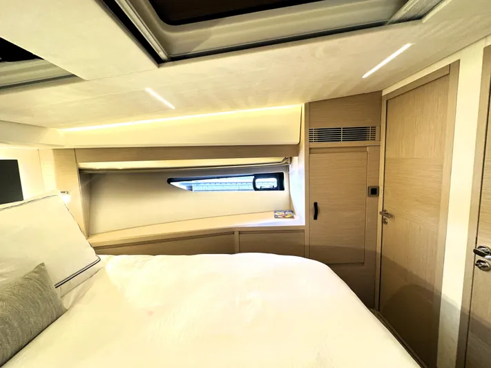  Yacht Photos Pics 2023 Prestige Yachts 520 S