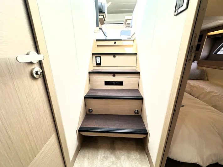  Yacht Photos Pics 2023 Prestige Yachts 520 S