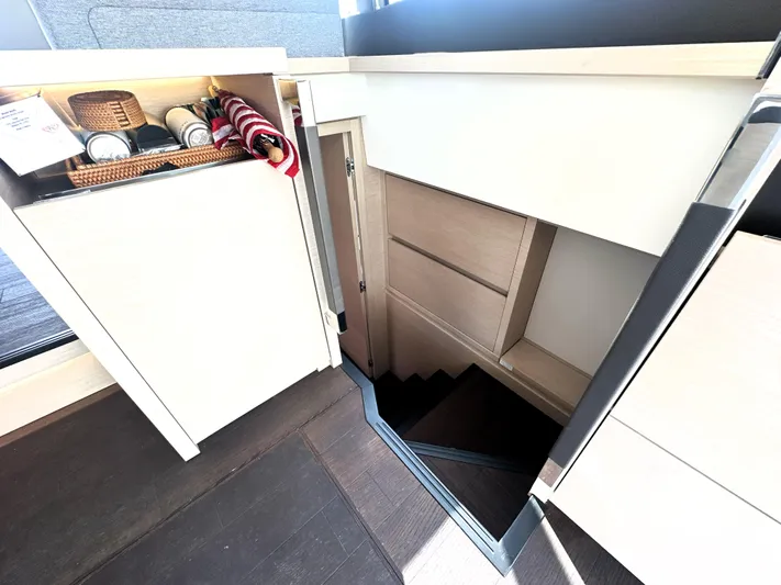  Yacht Photos Pics 2023 Prestige Yachts 520 S