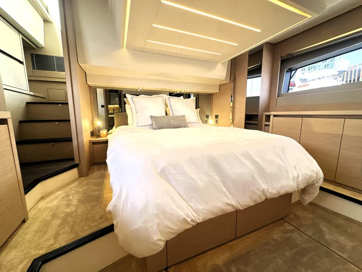  Yacht Photos Pics 2023 Prestige Yachts 520 S