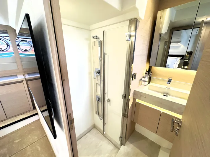  Yacht Photos Pics 2023 Prestige Yachts 520 S