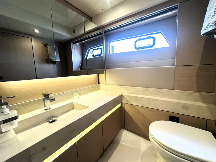  Yacht Photos Pics 2023 Prestige Yachts 520 S