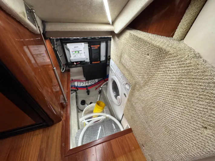 Cool Change Yacht Photos Pics 23 2004 Sea Ray 390 Under Stairs Laundry