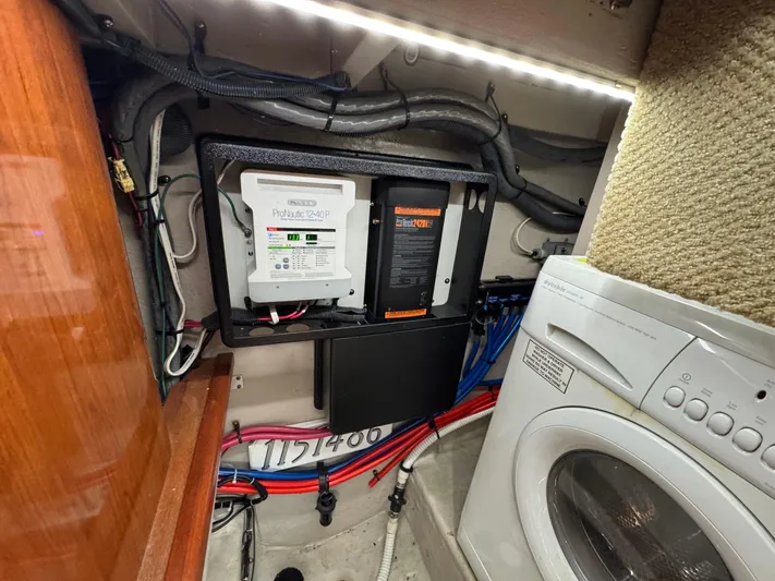 Cool Change Yacht Photos Pics 24 2004 Sea Ray 390 Under Stairs Laundry