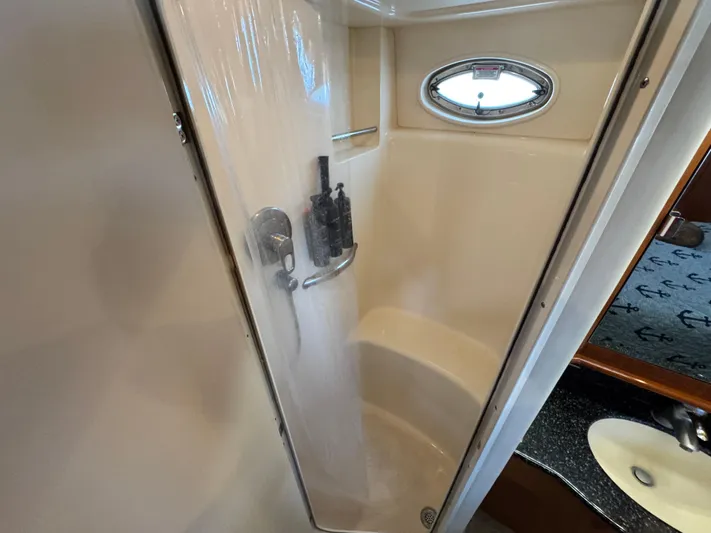 Cool Change Yacht Photos Pics 37 2004 Sea Ray 390 Owners Stateroom Separate Shower