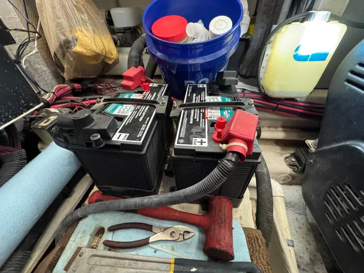 Cool Change Yacht Photos Pics 45 2004 Sea Ray 390 Engine Room