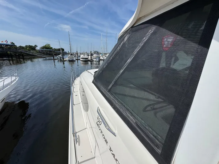 Cool Change Yacht Photos Pics 51 2004 Sea Ray 390 Port Walkway