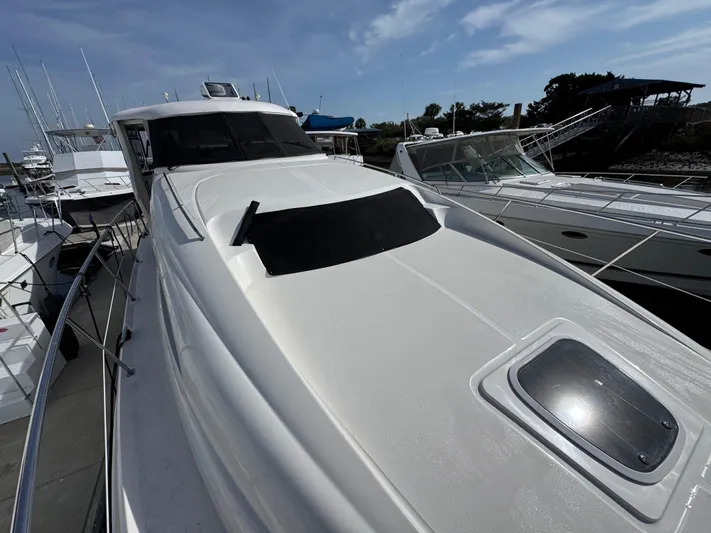 Cool Change Yacht Photos Pics 55 2004 Sea Ray 390 Bow Starboard Side