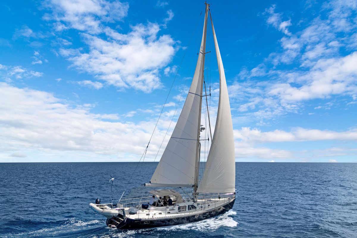 2009 Hylas 54 
